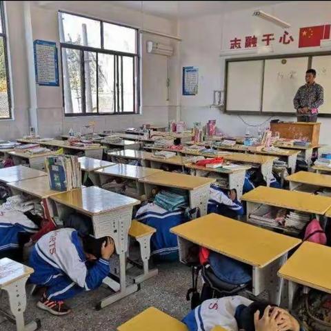 临“震”不乱，安全相伴—暨东明县长兴集乡董庄小学开学防震演练