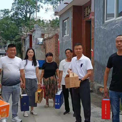 百岁寿辰送关怀，病榻面前送温暖