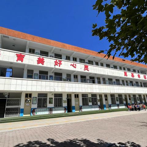 劳动润童心，实践促成长——贾镇中心小学开展“劳动实践 亲子共行”活动