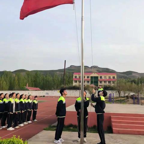 厉兵秣马，决战中考——夏蔚一中举行升旗仪式