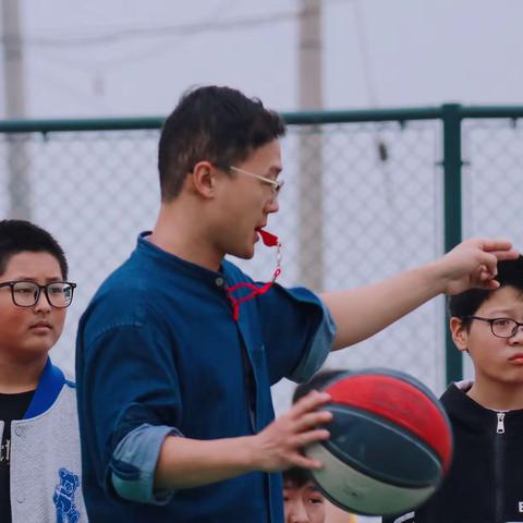 “迎中秋 庆国庆”胡集中学迎双节师生篮球赛🏀