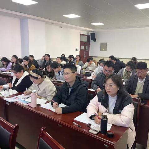 数学组教研：探索二次根式的乘除之旅