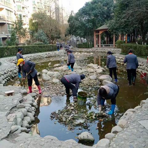 根据街道办市容要求，旭景碧泽园小区继续完善垃圾分类各项工作