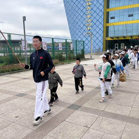 温馨“团”聚，遇“建”美好—2024 年富蕴县青少年活动中心搏磊跆拳道馆“迎七一”亲子团建活动