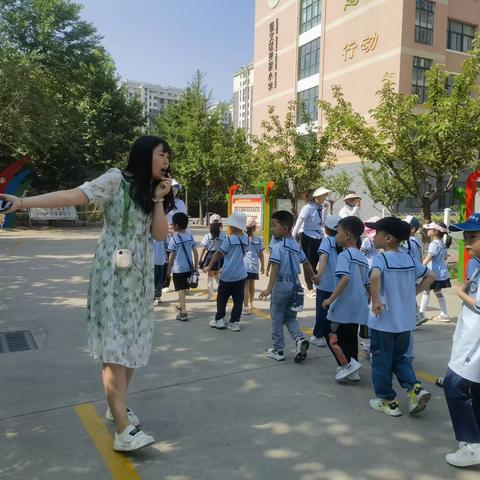 小学初体验 衔接助成长——奎文区香榭里幼儿园、北大京学幼儿园大班进校园活动