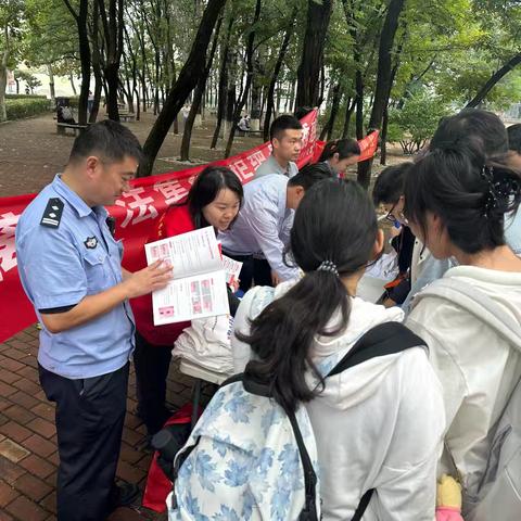 浙商银行青岛分行联合开展“金融知识进高校”宣传活动