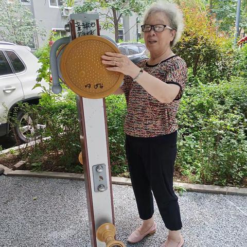 健康快乐（3）歌唱祖国繁荣昌盛，中兴街18号楼省委高层社区