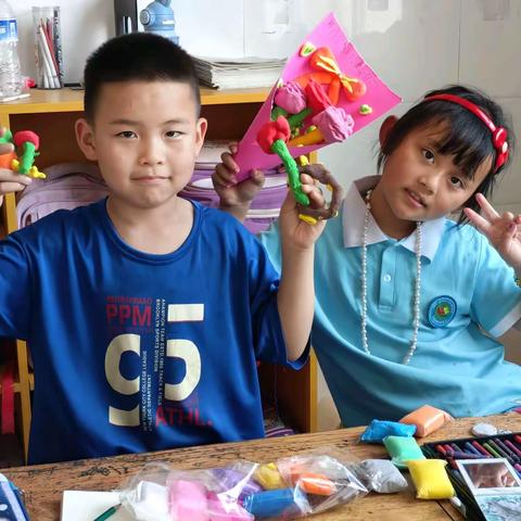 浓情五月天，感恩母亲节！ 我们都会听妈妈的话！