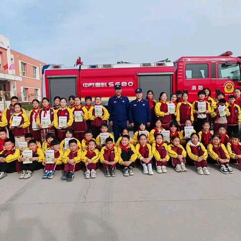 “火焰蓝”进校园，共筑安全防线——吕家营学校开展消防进校园活动