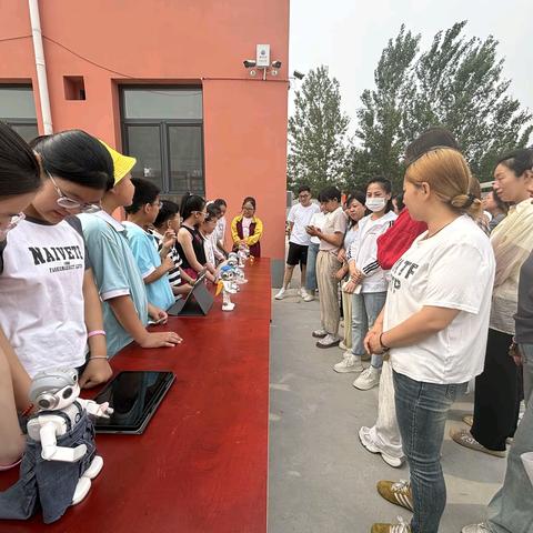 六一童乐绽光彩，少先队员展英姿  ——吕家营学校邀家长共赴成长开放日