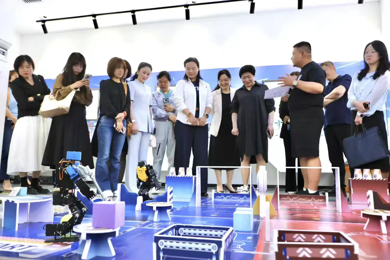 简篇-碑林区“科创赋能·她创未来”主题创享会成功举办 共促女性科创发展