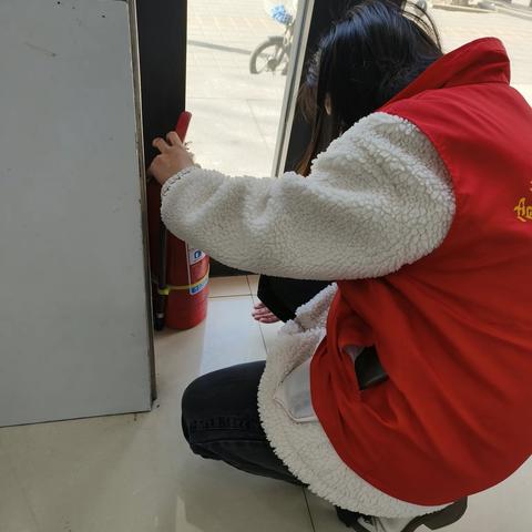 守护安全防线 共建美好家园——南关街道东土关社区社区开展“两会”期间安全维稳排查