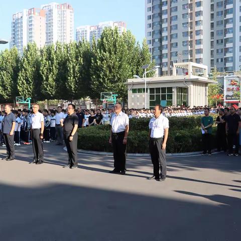 【师德师风建设】践行“四有”标准，争做良师典范——滕东中学举行2025年秋季开学典礼暨教师师德承诺宣誓仪式