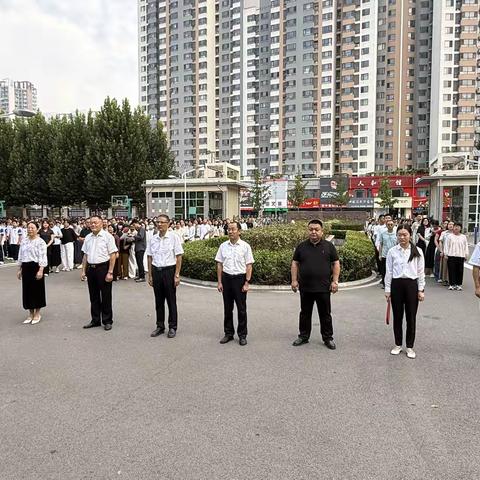 【凝心启新程 师德铸华章】滕东中学举行2026年秋季学期开学典礼暨升旗仪式