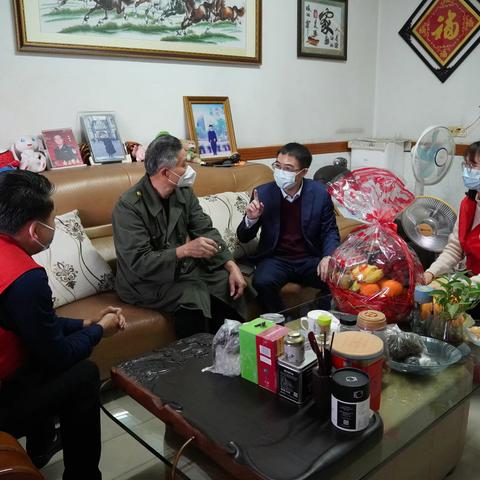 暖心慰问进基层 人大代表送祝福--碧眼人大代表社区联络站开展春节慰问活动