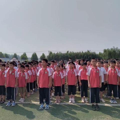 国旗下成长，秋风中启航———季寺中心小学开学第一周升旗仪式