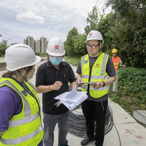 通服人挥汗奋战在通信建设和保障第一线