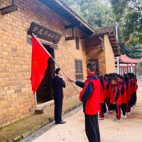 “无尽追思忆英雄 祭奠英烈铸忠魂”——新河小学清明祭英烈活动