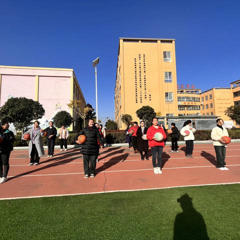 “三尺讲台勤耕耘，运动赛场展风采”——郭集镇培杰学校第一届教师冬季趣味运动会