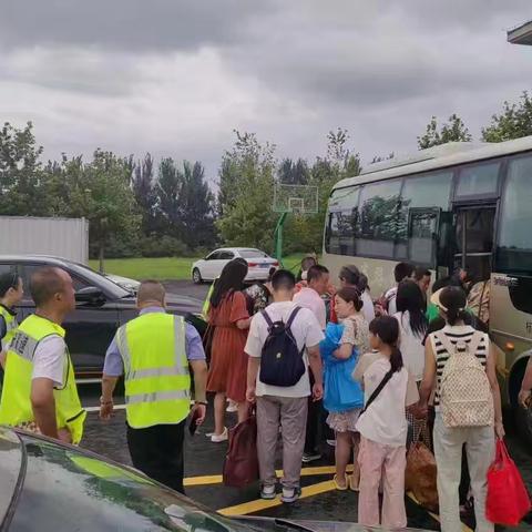 大雨无情高速有爱，助旅行团乘客顺利返程