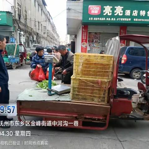 【东乡城管】整治流动摊贩，规范市容秩序