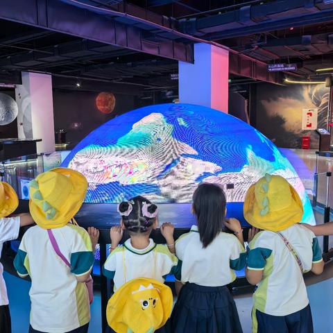 探索科技馆，点亮科学梦 ﻿ —喀什市第二十四幼儿园研学之旅