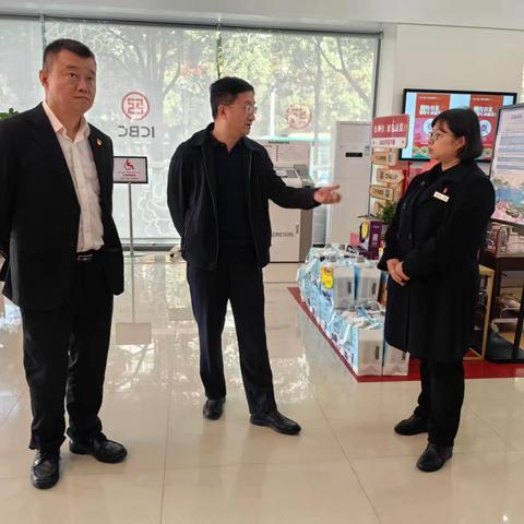 昆明分行副行长孙敬峰峰一行开展年末安全保卫“四不两直”专项检查