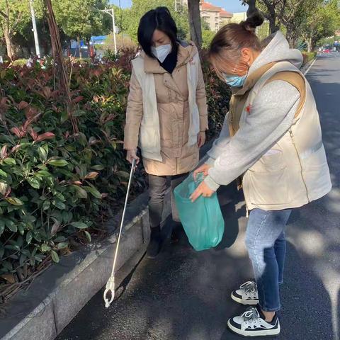 铜盘社区开展河长日巡河活动