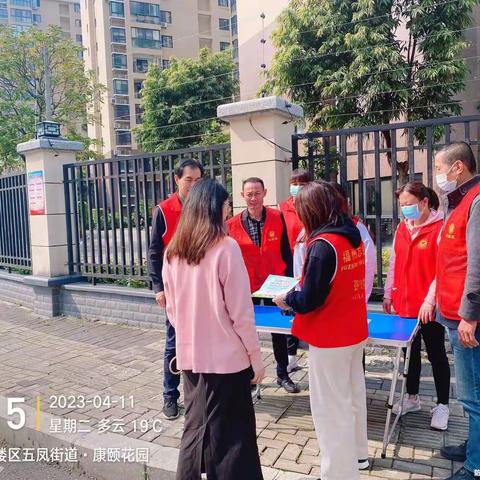 铜盘社区开展垃圾分类志愿者宣传活动