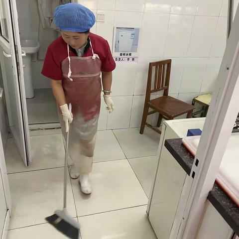 文明我先行 创卫共参与 —杨成庄乡中学开展环境大清整活动