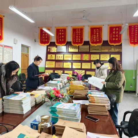 深耕查作业 增效焕新芒——托克逊县郭勒布依乡中心学校四、八年级作业专项抽查