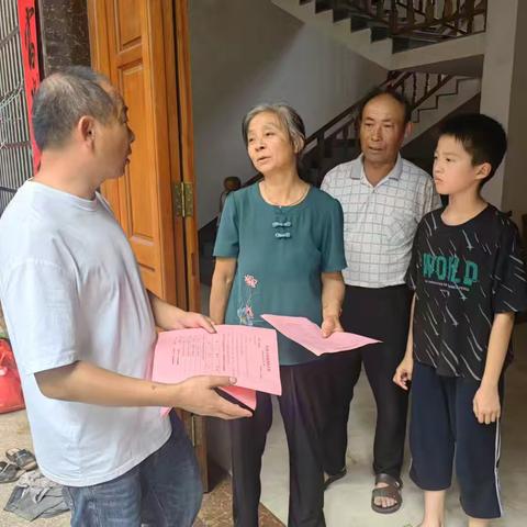 柏堑小学暑期家访：用爱架桥，守护成长