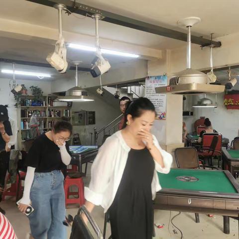 东风街道彩新社区联合东风派出所、消防大队共同开展消防演练，筑牢安全“防火墙”