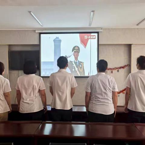 彩新社区组织观看纪念中国人民抗日战争暨世界反法西斯战争胜利80周年阅兵