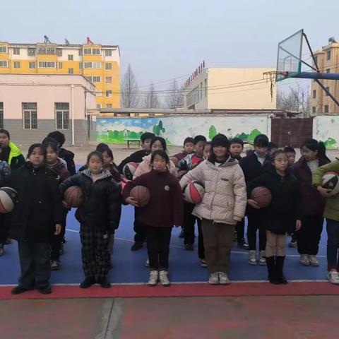小篮球 大乐趣 ------张村镇中心小学篮球社团