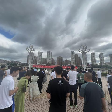 呼和浩特市城市管理行政执法督察支队参加“低碳日健步走”活动