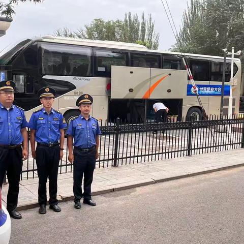 市城管督察支队“铁军护航队”全力护航内蒙古自治区世界奶业大会。
