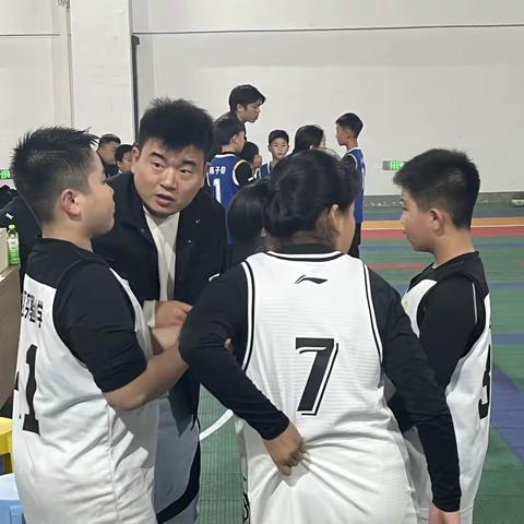 喜讯！郑州经开区实验小学篮球U10混合组代表队在经开区校园篮球联赛中荣获冠军！