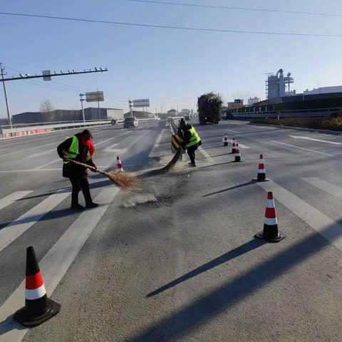 加强道路清扫保洁，还“净”于民