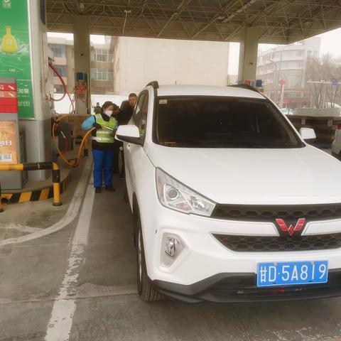 白银分公司加油站面对沙尘天气服务不打烊