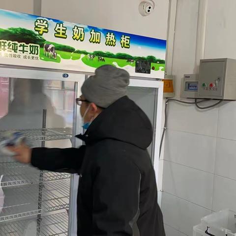 清洁营养餐房 美化内部环境——捷地小学开展营养餐房卫生大扫除活动