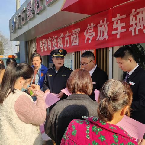 洲头街道温馨“提示贴”引导车辆有序停放