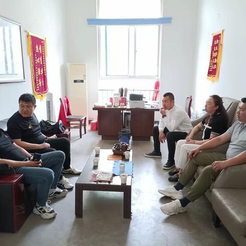 道德街城管委对物业小区环境提升工作督导检查