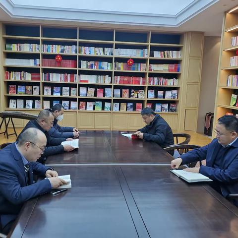 2023年2月17日上午康旅支部党员在图书馆组织学习