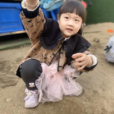 快乐碎片加载中…王夏莹小朋友的快乐时光～