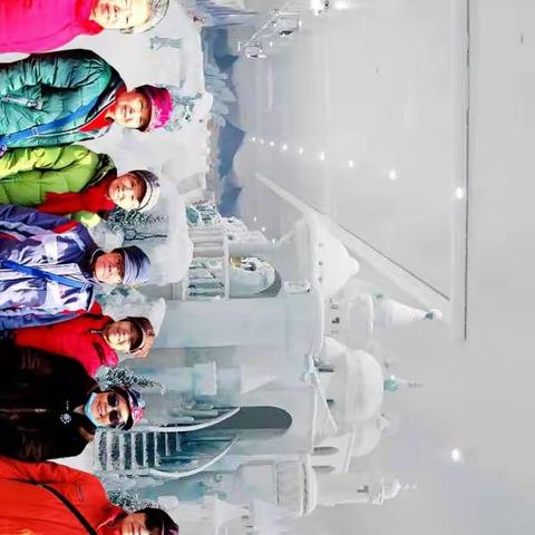 欣赏龙庆峡冰灯展