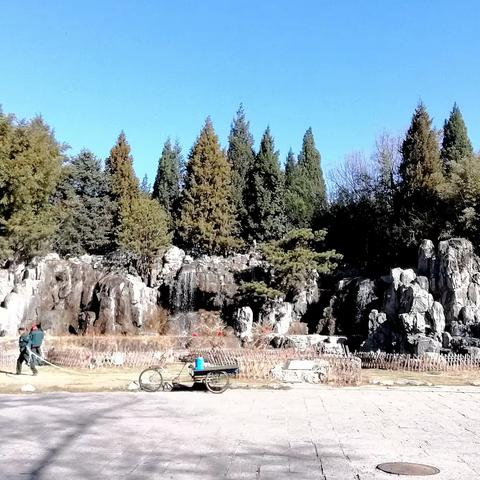 参观游览中华民族园