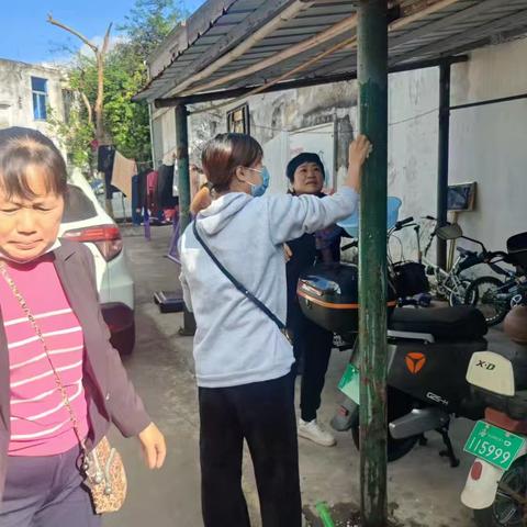 振龙社区居委会在开展群租楼、三无小区、“三合一”场所、九小场所、使用燃气餐饮店、仓储物流场所消防检查