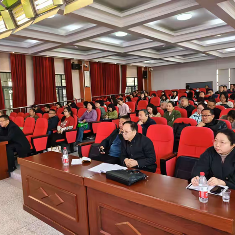 黄陂区九年级中考化学学科省市名师入校园培训顺利进行