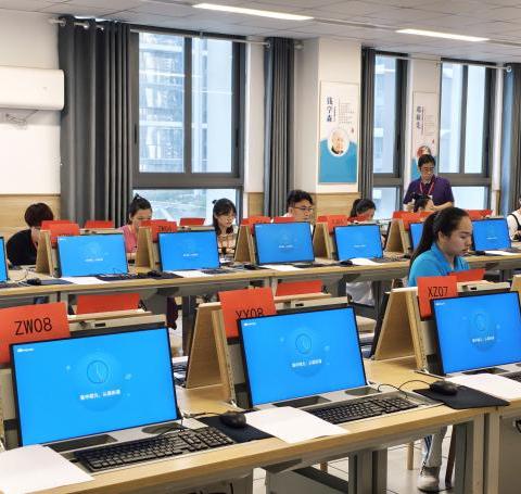 选手展风采 冲关显真功——江岸区2025年教师五项技能竞赛拉开帷幕